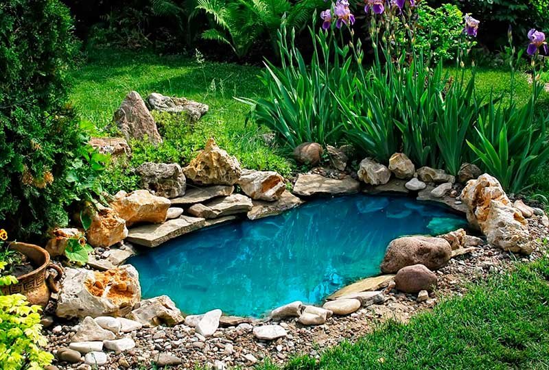 Lago ornamental residencial executado em Porto Alegre